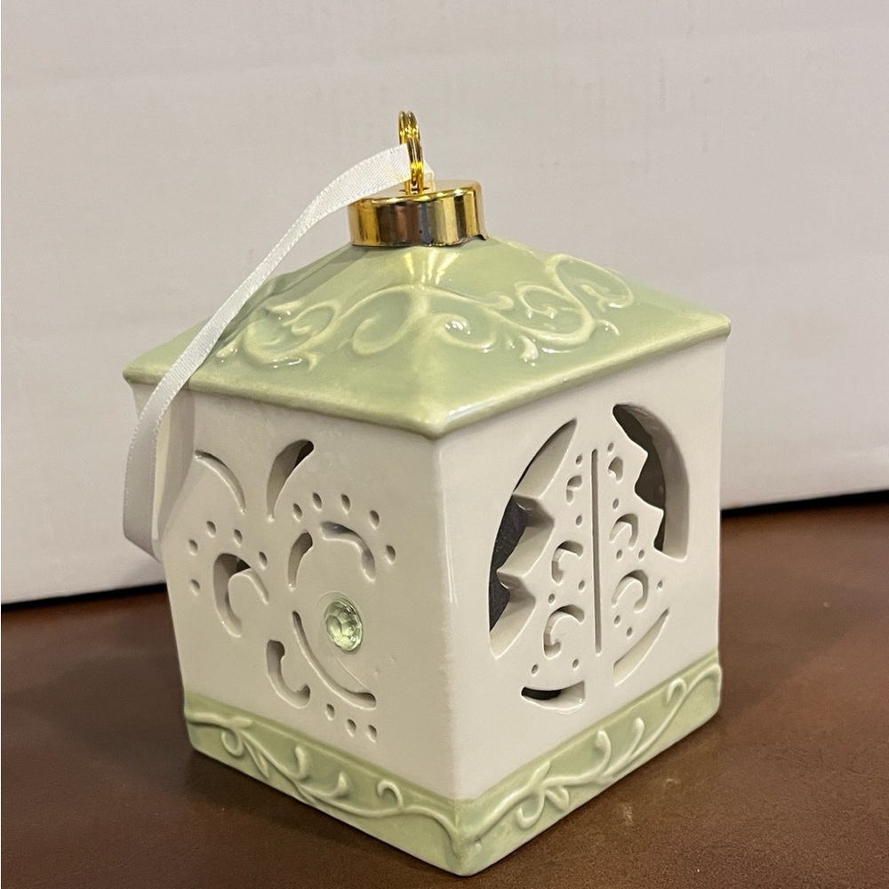 NWT Lightscapes Universal hand painted ornament with LED lights.